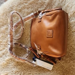 Beautiful NWT Dooney & Bourke Vacchetta Leather Mini Zip Crossbody 🤎🐎👜